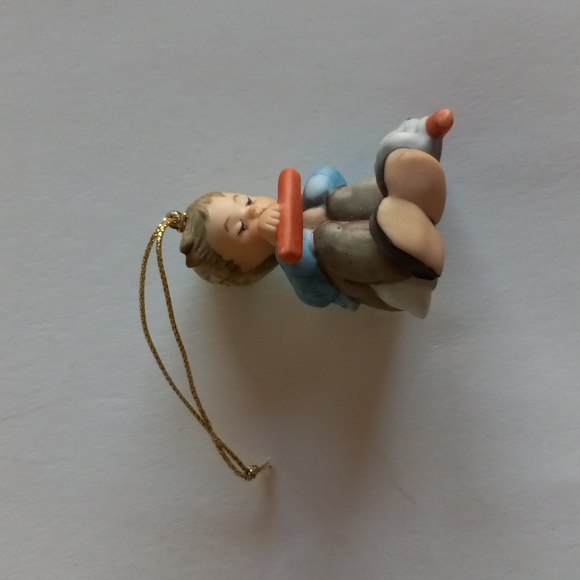 Berta Hummel "Sharing Christmas Sweets" Holiday Ornament. - Picture 6 of 6